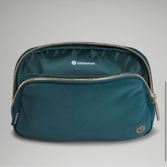 LULULEMON Everywhere Belt Bag JASPER GREEN/GOLD VELOUR 1L RARE TIK TOK Famous - Picture 3 of 14
